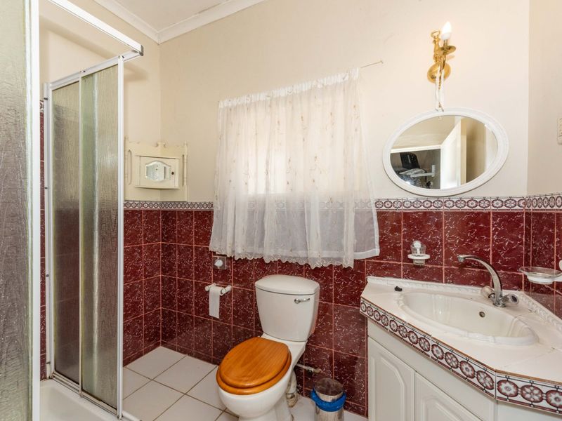 Guest House and Student Accommodation in White River Ext 1 - Photo 9