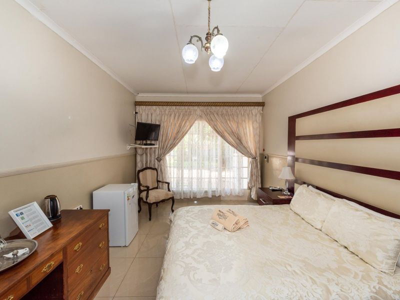 Guest House and Student Accommodation in White River Ext 1 - Photo 6