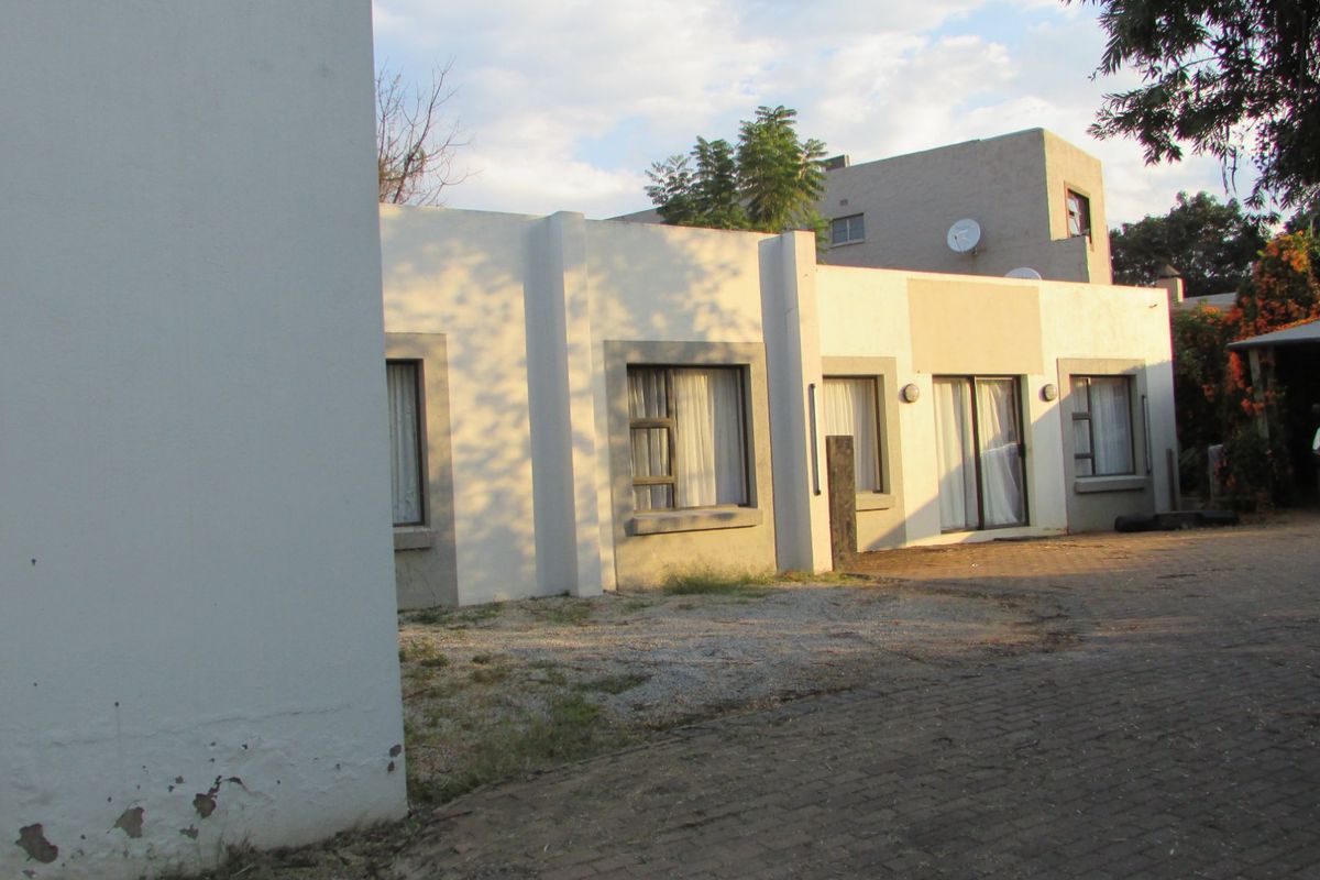 6 Bedroom House for sale - White River Central - Photo 2