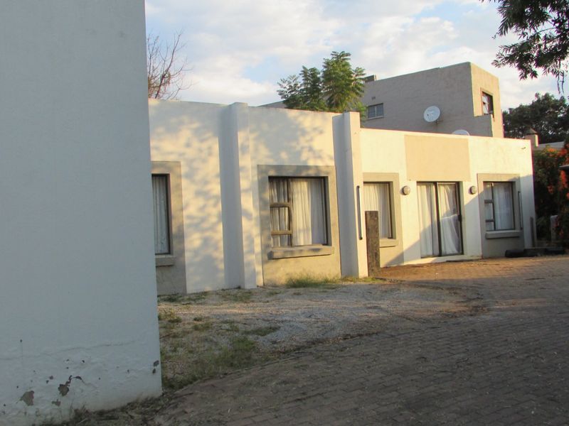 6 Bedroom House for sale - White River Central - Photo 2