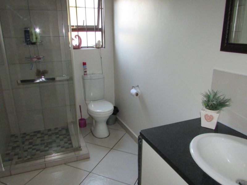 6 Bedroom House for sale - White River Central - Photo 8