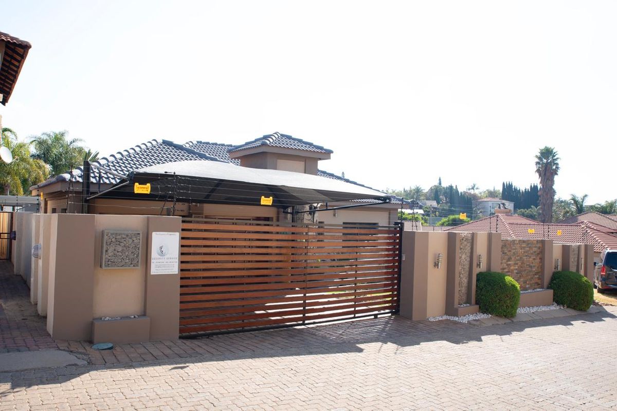 Immaculate, upmarket home, sold with furniture! - Photo 5