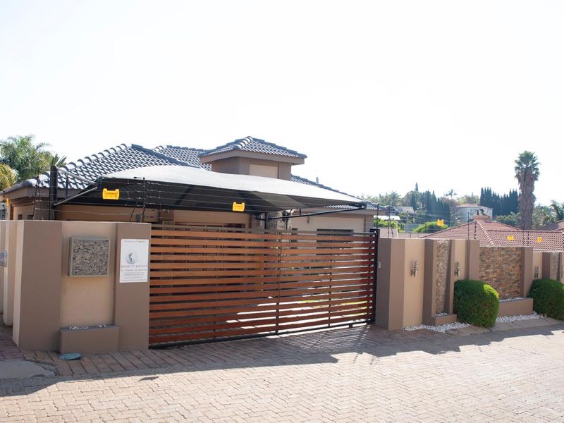 Immaculate, upmarket home, sold with furniture! - Photo 5