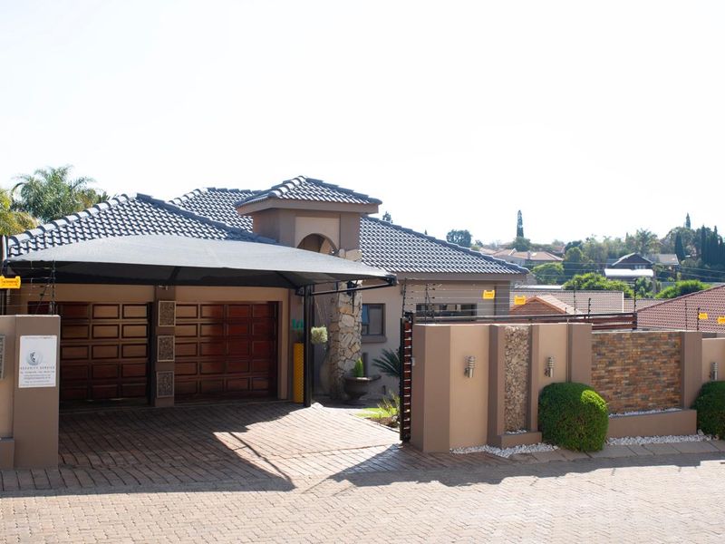 Immaculate, upmarket home, sold with furniture! - Photo 4