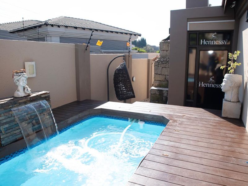 Immaculate, upmarket home, sold with furniture! - Photo 7