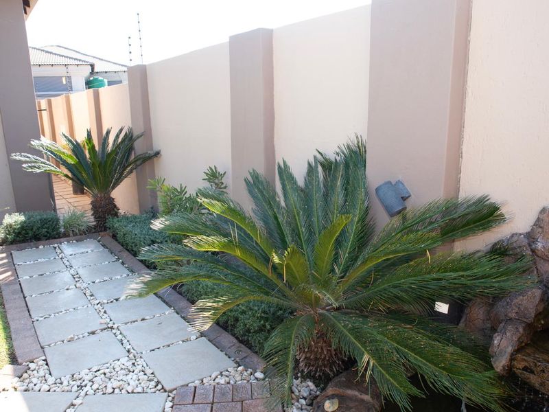 Immaculate, upmarket home, sold with furniture! - Photo 6