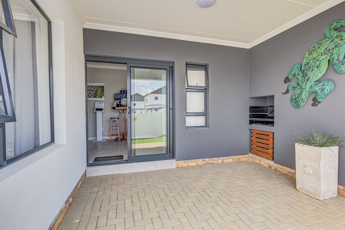 Bright 3 Bed Townhouse in Glen Austin  - Photo 4