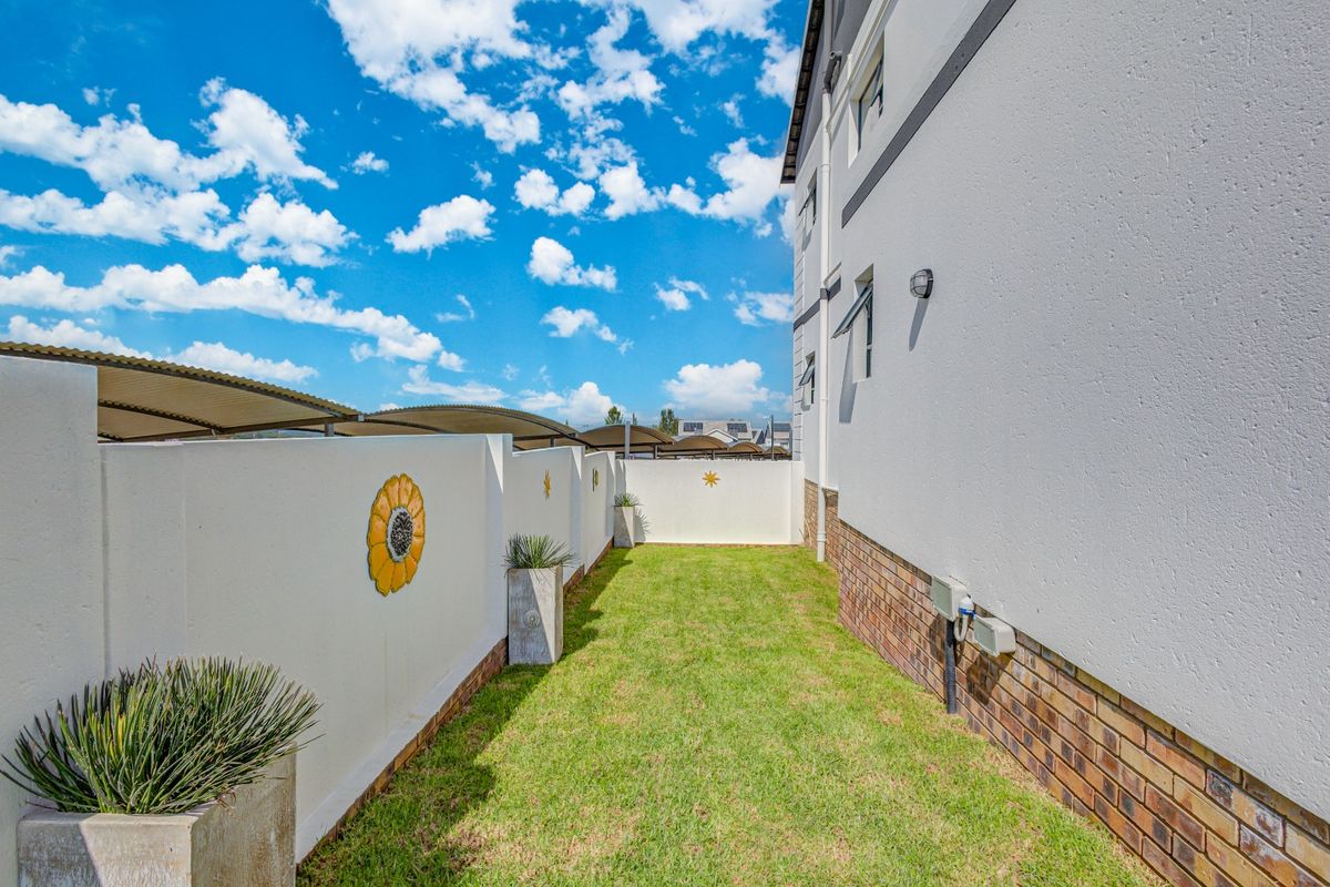 Bright 3 Bed Townhouse in Glen Austin  - Photo 2