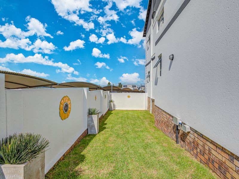 Bright 3 Bed Townhouse in Glen Austin  - Photo 2