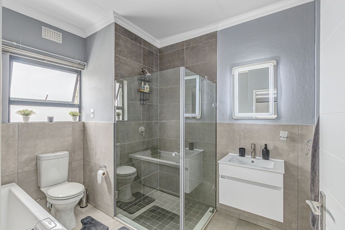 Bright 3 Bed Townhouse in Glen Austin  - Photo 3