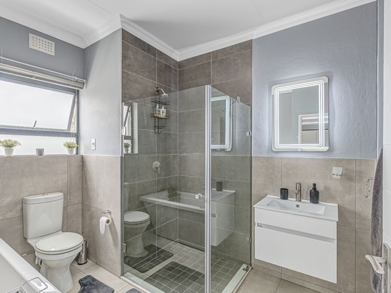 Bright 3 Bed Townhouse in Glen Austin  - Photo 3