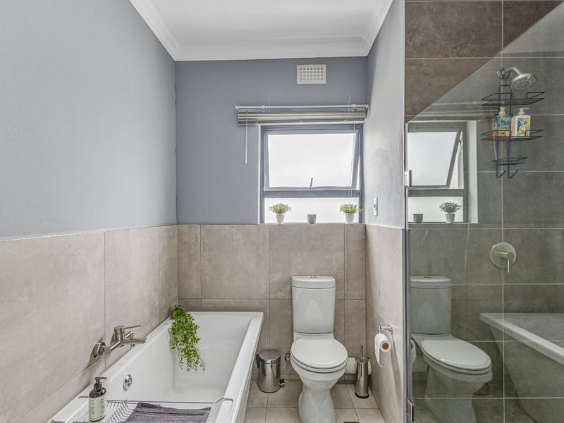 Bright 3 Bed Townhouse in Glen Austin  - Photo 5