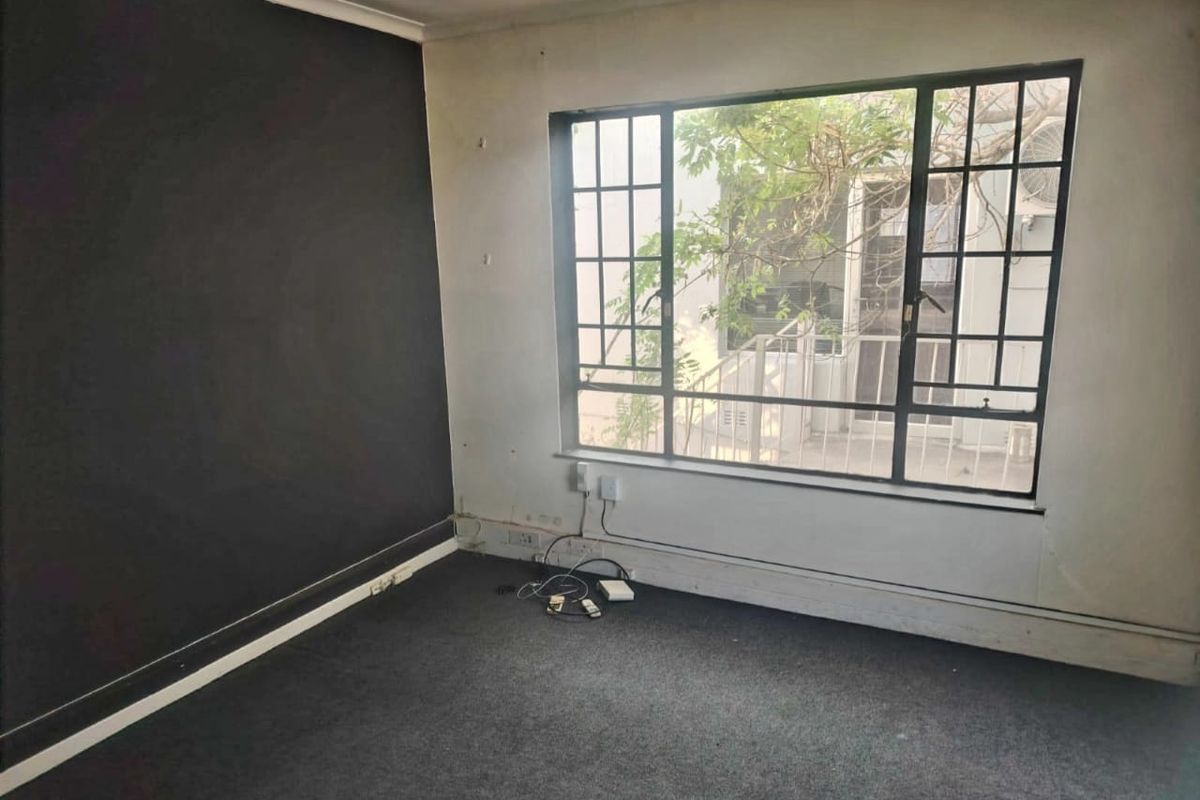 Prime Commercial Building for Sale in Vincent - Photo 4