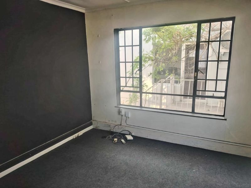 Prime Commercial Building for Sale in Vincent - Photo 4