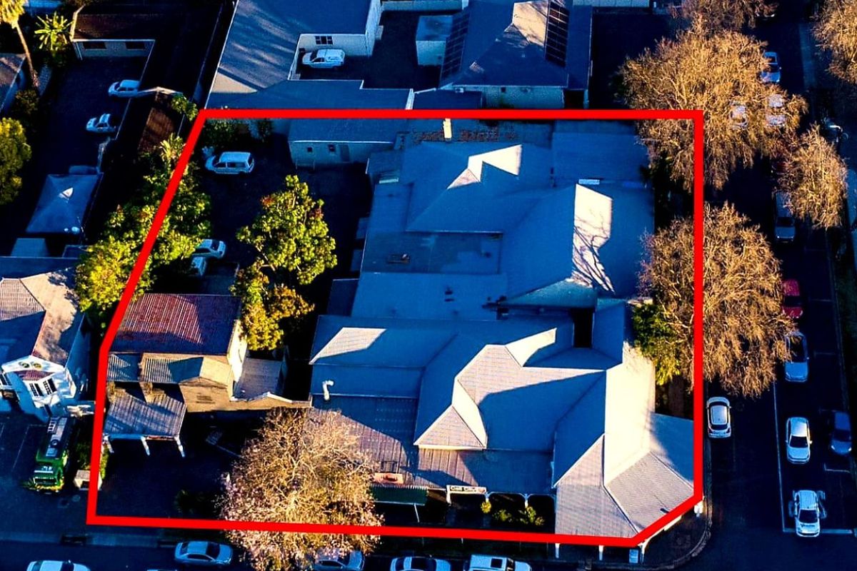 Prime Commercial Building for Sale in Vincent - Photo 2