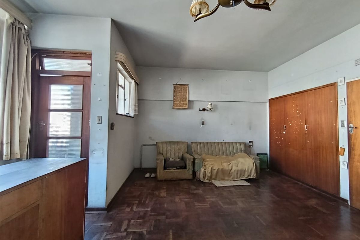 Fixer upper studio- Perfect for DIY enthusiasts & investors seeking ROI - Photo 5