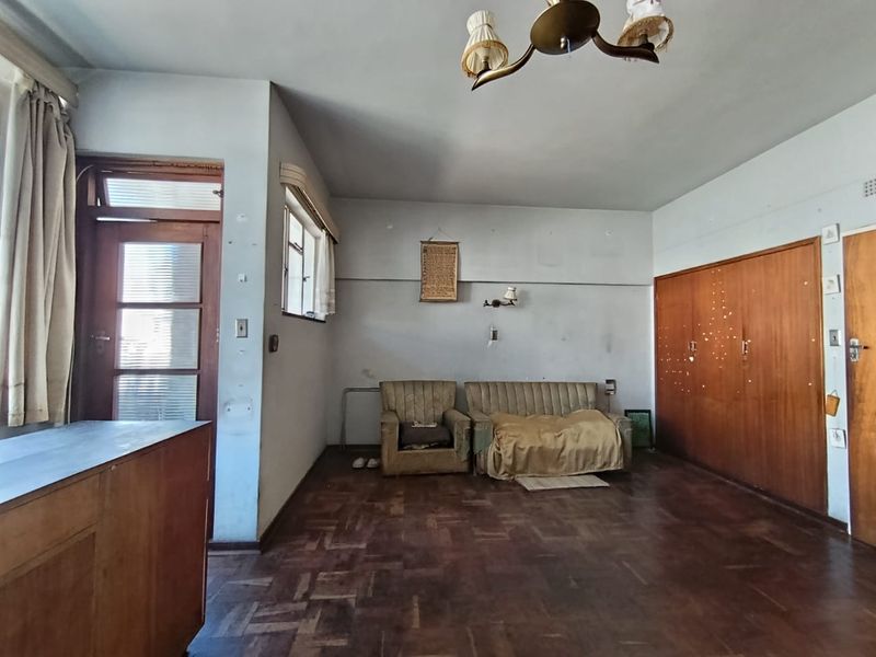 Fixer upper studio- Perfect for DIY enthusiasts & investors seeking ROI - Photo 5