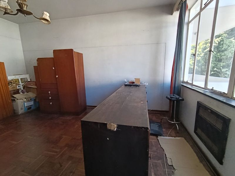 Fixer upper studio- Perfect for DIY enthusiasts & investors seeking ROI - Photo 4