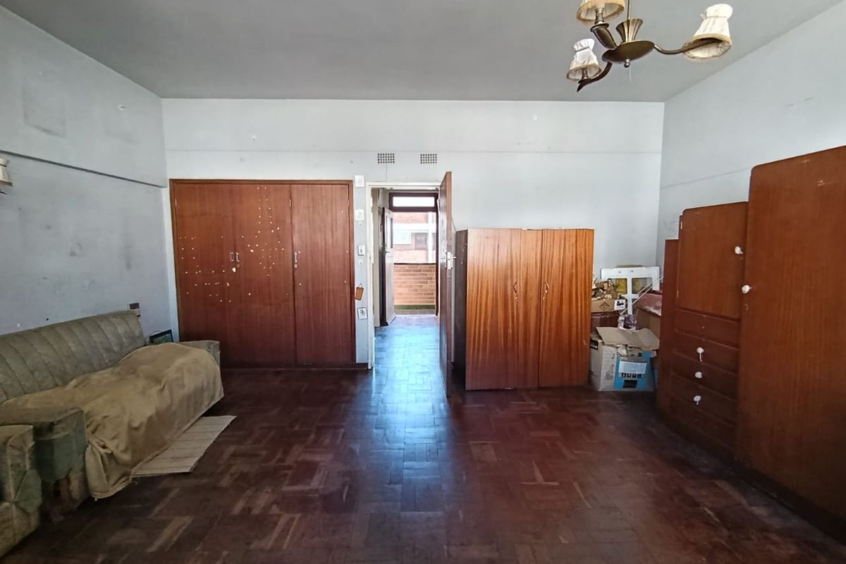 Fixer upper studio- Perfect for DIY enthusiasts & investors seeking ROI - Photo 2