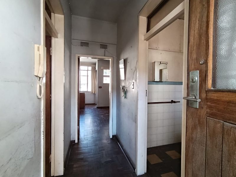 Fixer upper studio- Perfect for DIY enthusiasts & investors seeking ROI - Photo 10