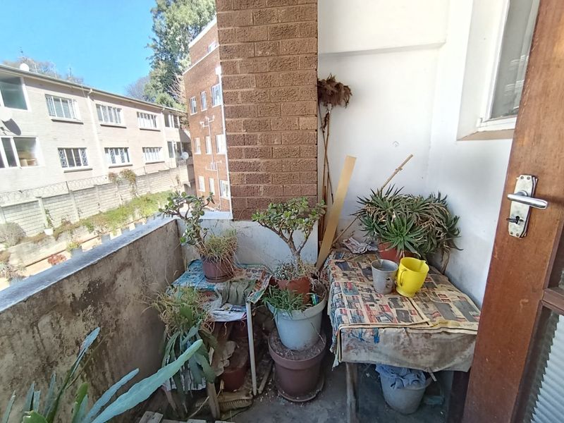 Fixer upper studio- Perfect for DIY enthusiasts & investors seeking ROI - Photo 8