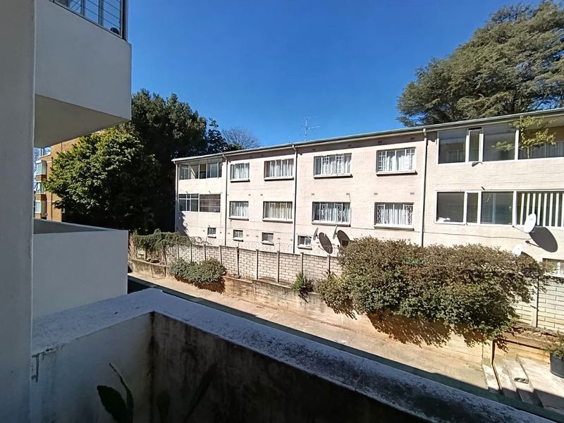 Fixer upper studio- Perfect for DIY enthusiasts & investors seeking ROI - Photo 9