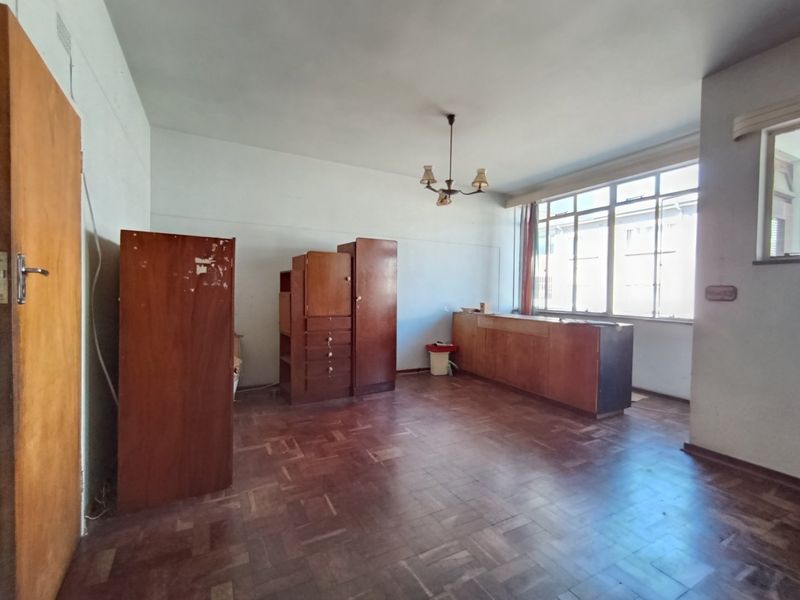 Fixer upper studio- Perfect for DIY enthusiasts & investors seeking ROI - Photo 3