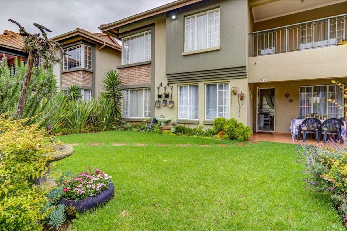 Ground-Floor 2-Bedroom Unit with Pool Access – No Pets Allowed - Photo 3