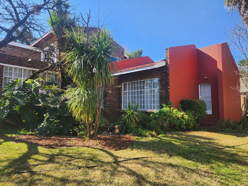 A Solid, Well-Loved Family Home with Space, Comfort, and a Pool for the Warmer Months - Photo 4