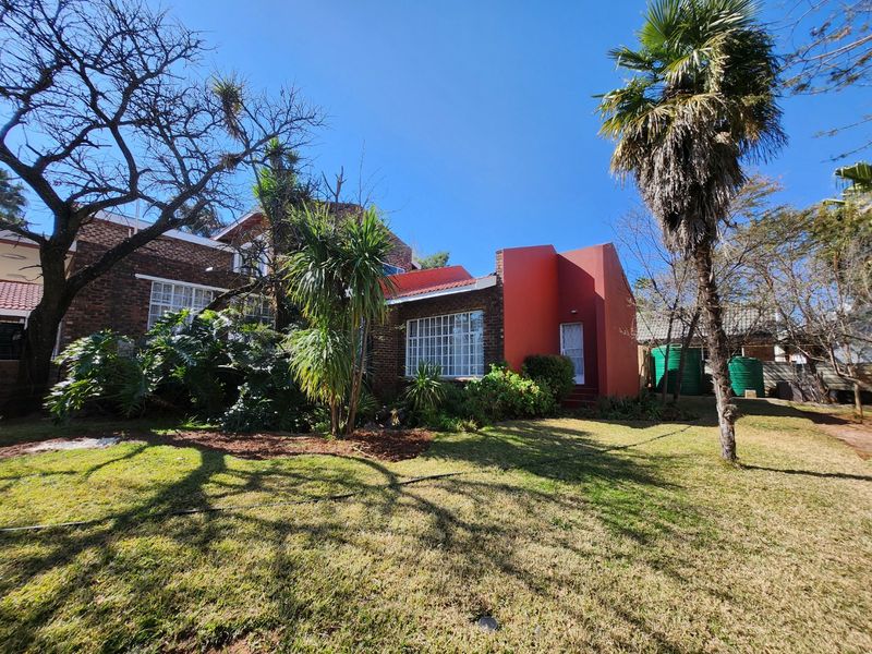 A Solid, Well-Loved Family Home with Space, Comfort, and a Pool for the Warmer Months - Photo 7