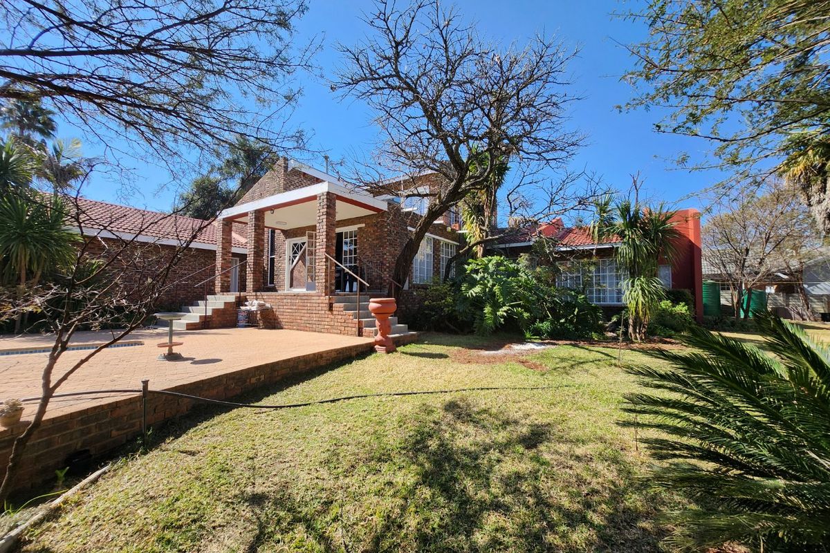 A Solid, Well-Loved Family Home with Space, Comfort, and a Pool for the Warmer Months - Photo 5