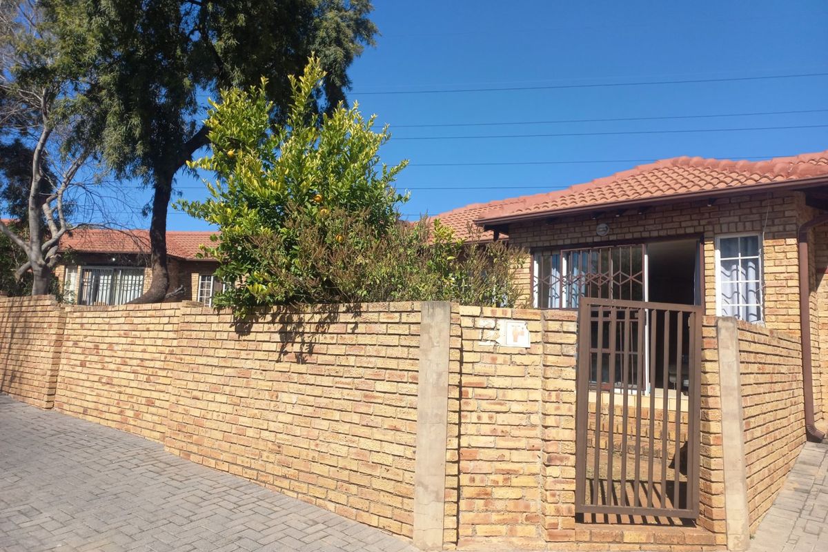 Neat & Spacious Family Home in Sought-After Cosmos Estate, Kosmosdal - Photo 3