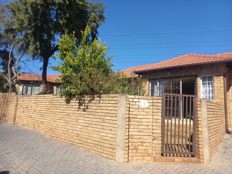 Neat & Spacious Family Home in Sought-After Cosmos Estate, Kosmosdal - Photo 3