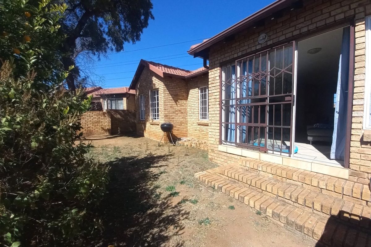 Neat & Spacious Family Home in Sought-After Cosmos Estate, Kosmosdal - Photo 4