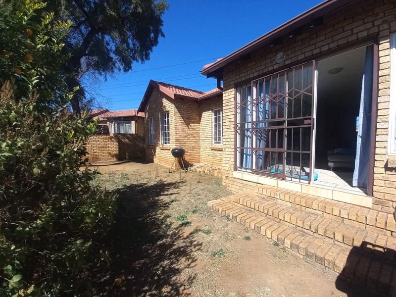 Neat & Spacious Family Home in Sought-After Cosmos Estate, Kosmosdal - Photo 4