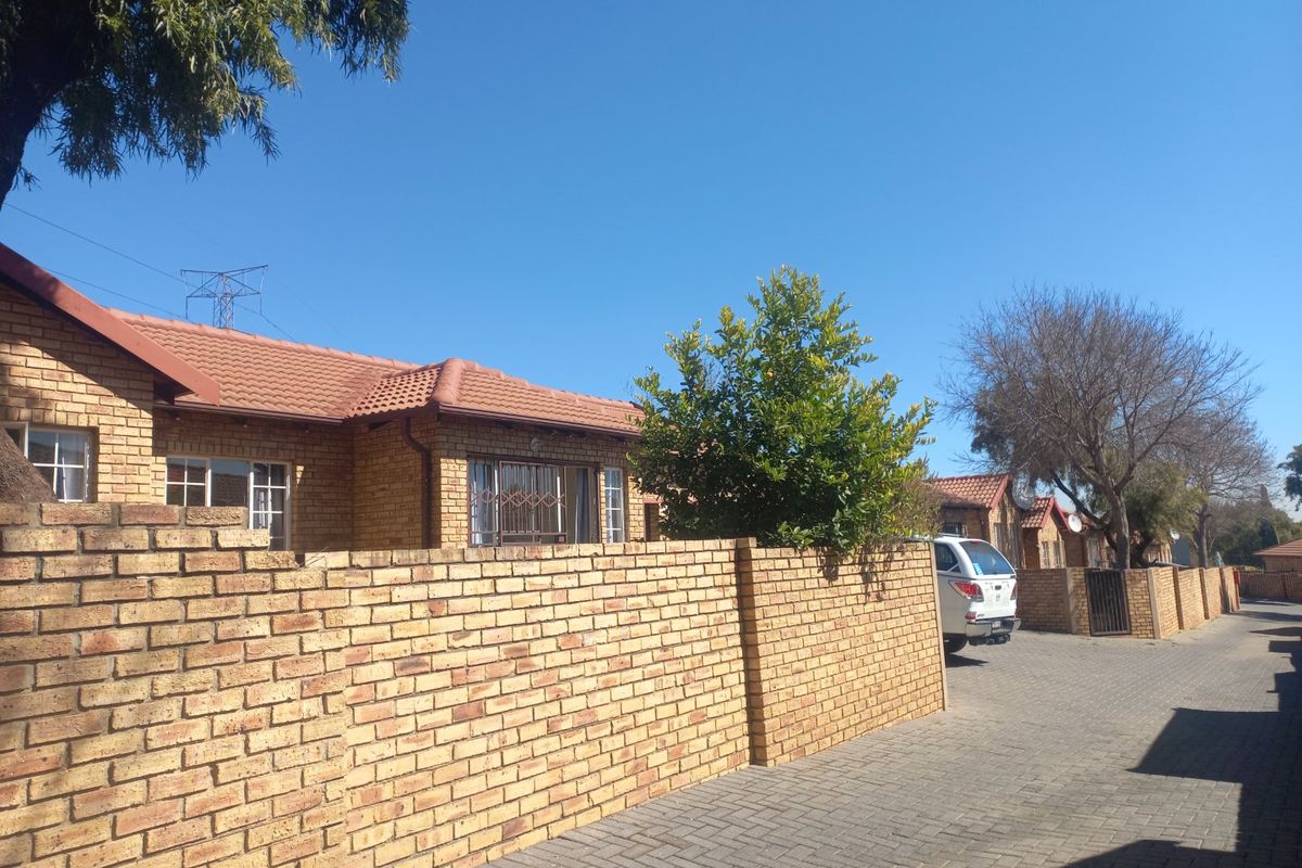 Neat & Spacious Family Home in Sought-After Cosmos Estate, Kosmosdal - Photo 2