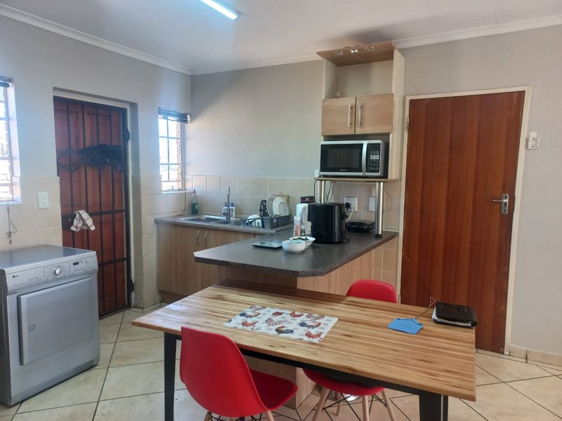 Neat & Spacious Family Home in Sought-After Cosmos Estate, Kosmosdal - Photo 9