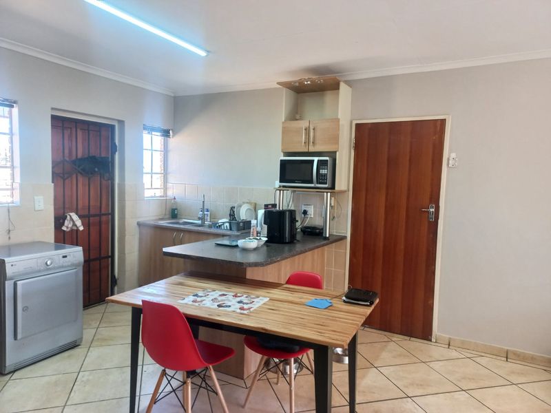 Neat & Spacious Family Home in Sought-After Cosmos Estate, Kosmosdal - Photo 8