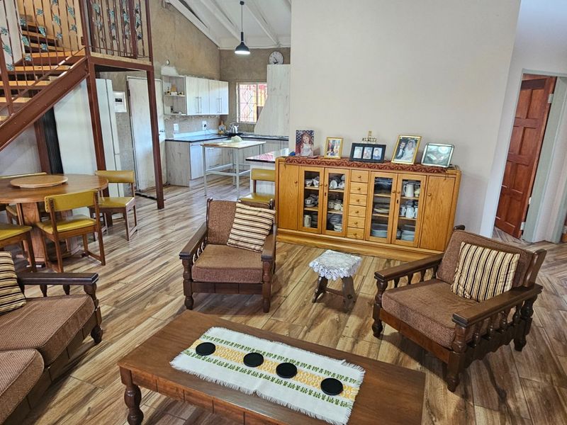 Charming 3-Bedroom Home with Scenic Dam Views - Photo 7