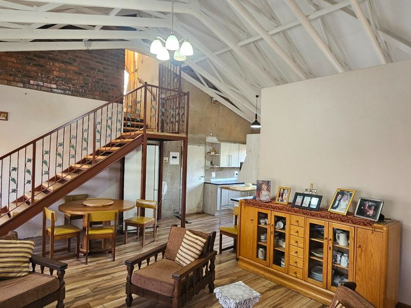 Charming 3-Bedroom Home with Scenic Dam Views - Photo 6