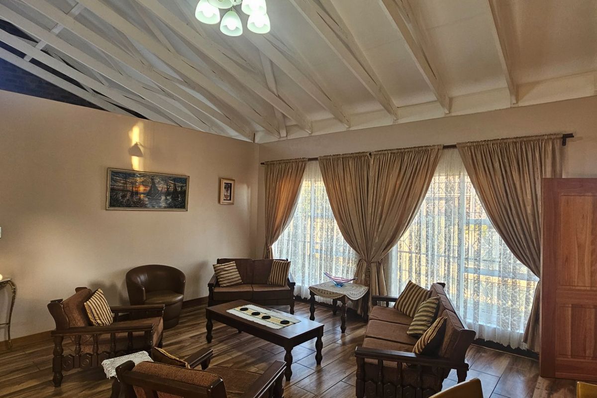 Charming 3-Bedroom Home with Scenic Dam Views - Photo 5