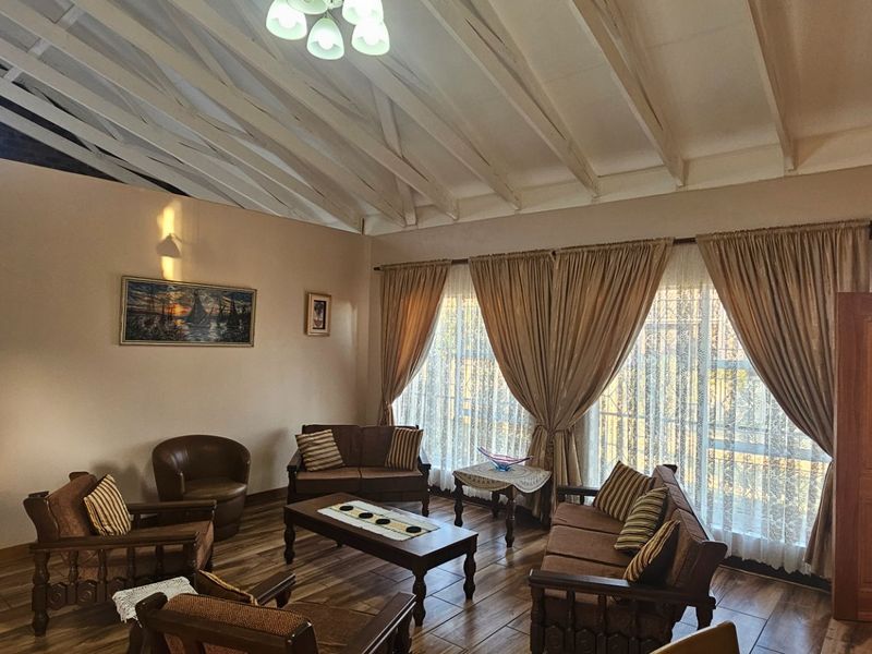 Charming 3-Bedroom Home with Scenic Dam Views - Photo 5