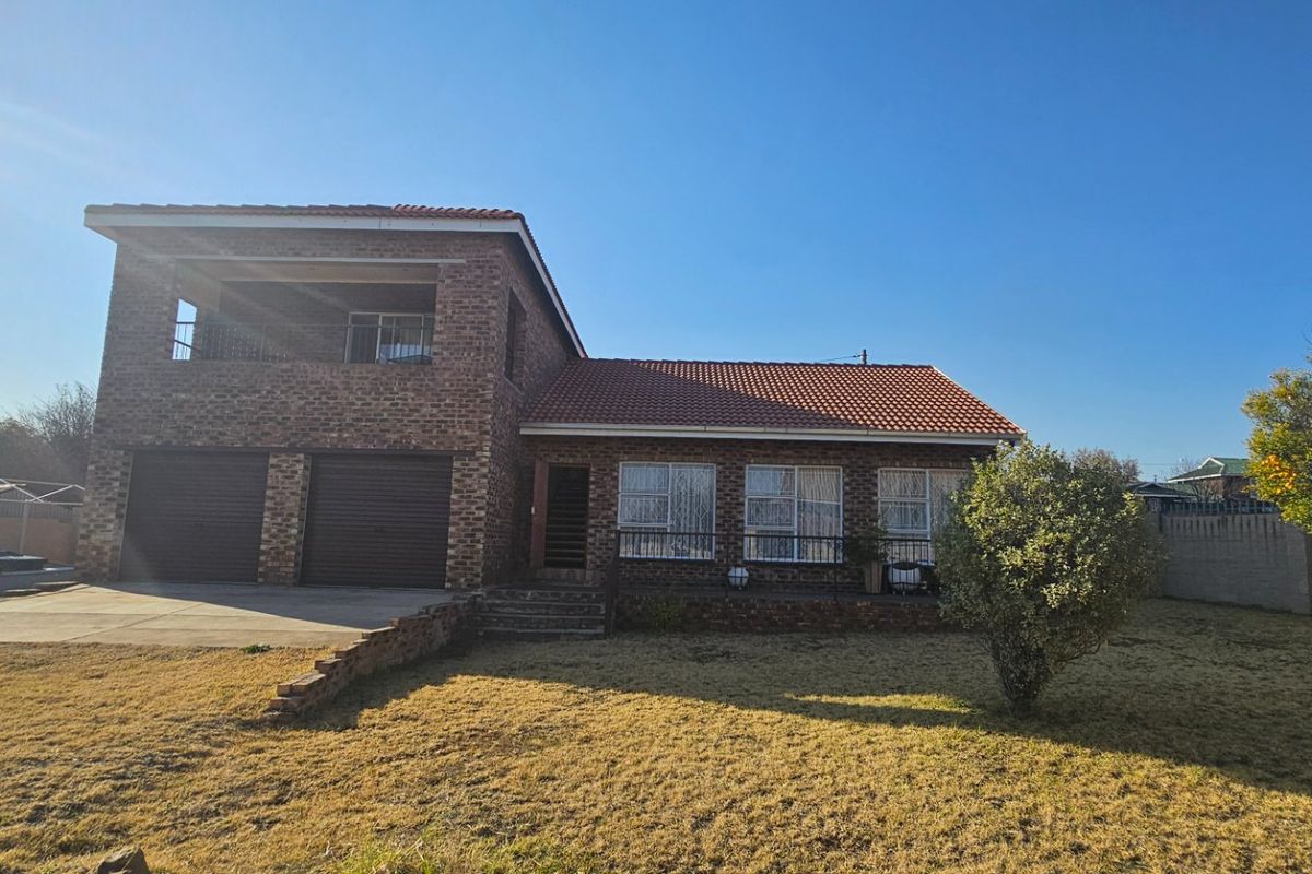 Charming 3-Bedroom Home with Scenic Dam Views - Photo 4