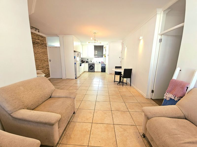 Three bedroom apartment boasting views of Table mountain - Photo 10