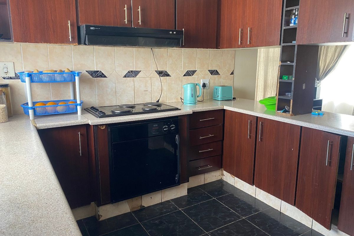 PPRA Regsitered.  Hot Deal in Cambridge West – Affordable 3-Bedroom - Needs Tlc - Photo 2