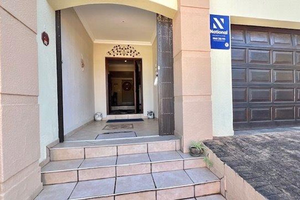 Elegant & Secure Family Home in a Quiet Cul-De-Sac - Photo 4