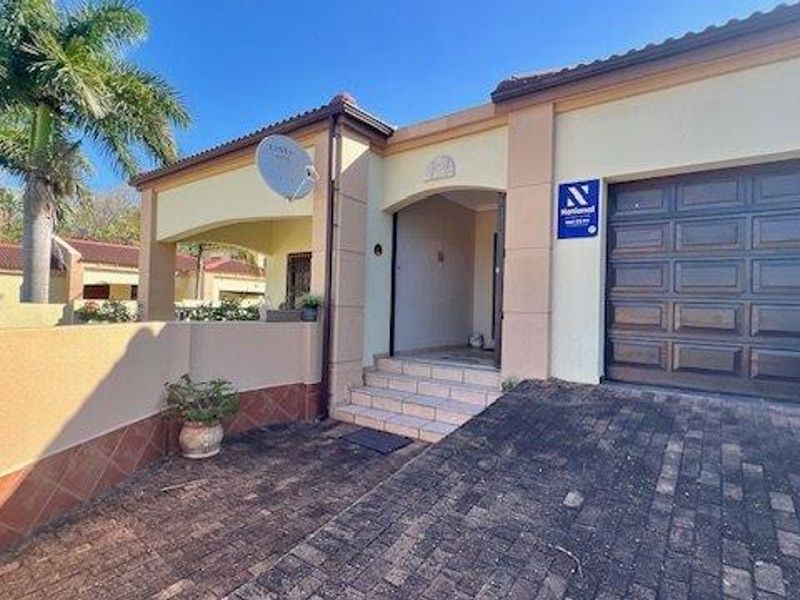 Elegant & Secure Family Home in a Quiet Cul-De-Sac - Photo 3