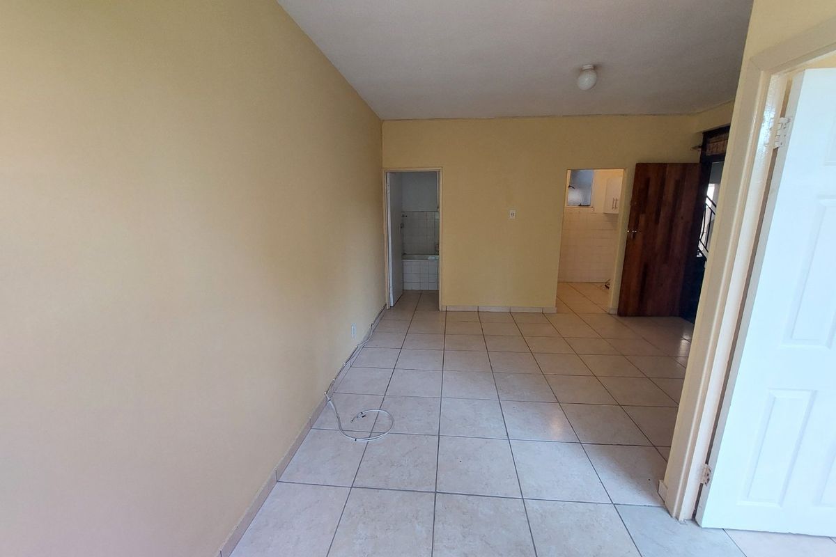 Batchelor apartment for rent in Essenwood - Photo 3