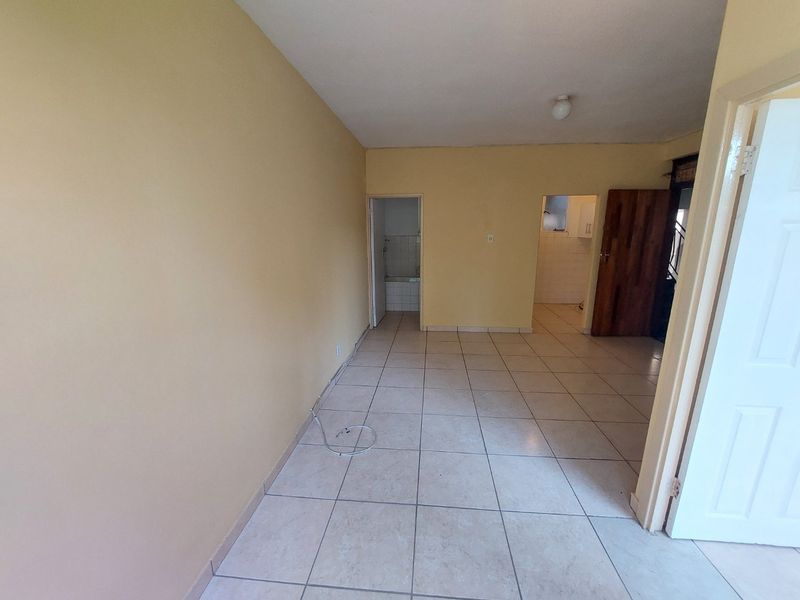 Batchelor apartment for rent in Essenwood - Photo 3