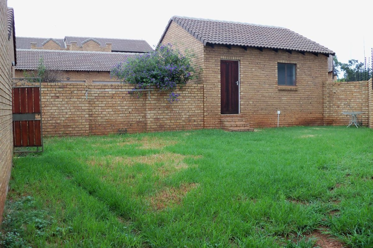 SIMPLEX WITH  LARGE PRIVATE GARDEN - Photo 4